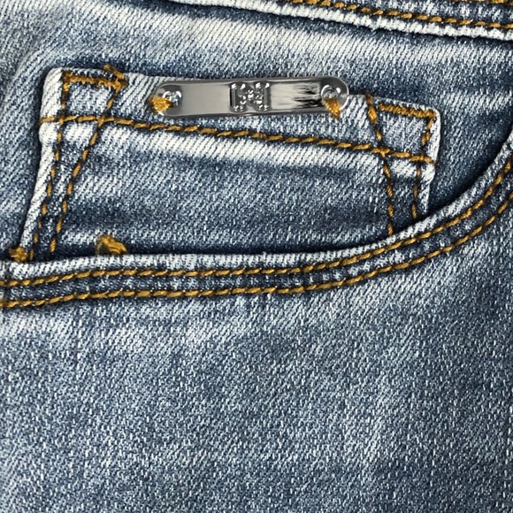 Coco + Carmen Light Denim Distressed - Picture 6 of 7